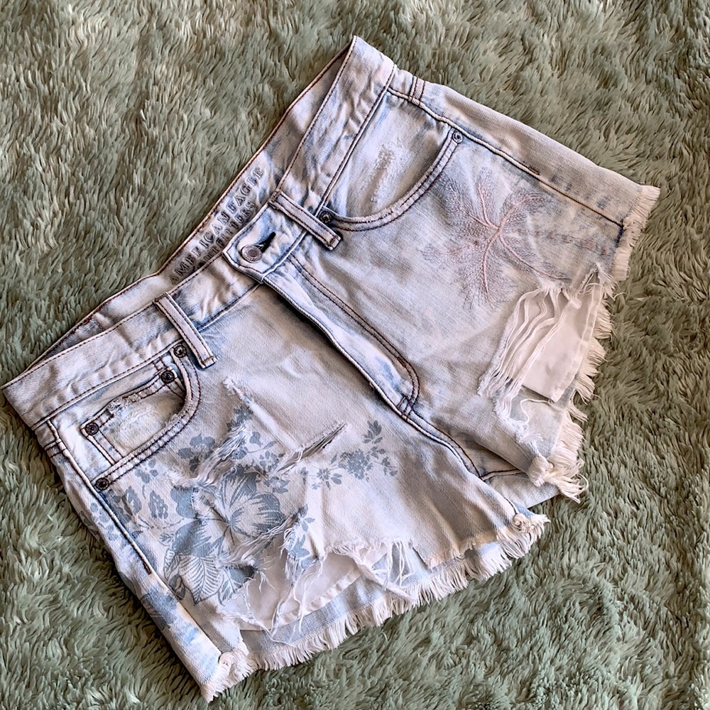 Mid-rise light wash ripped denim shorts with detailed design and embroidery!